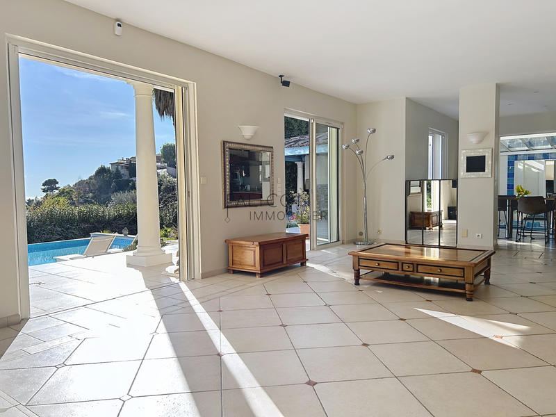 Villa - 200 m² - 6 pièces