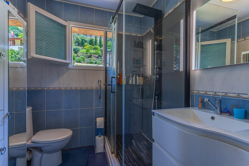 Maison - 250 m² - 9 pièces