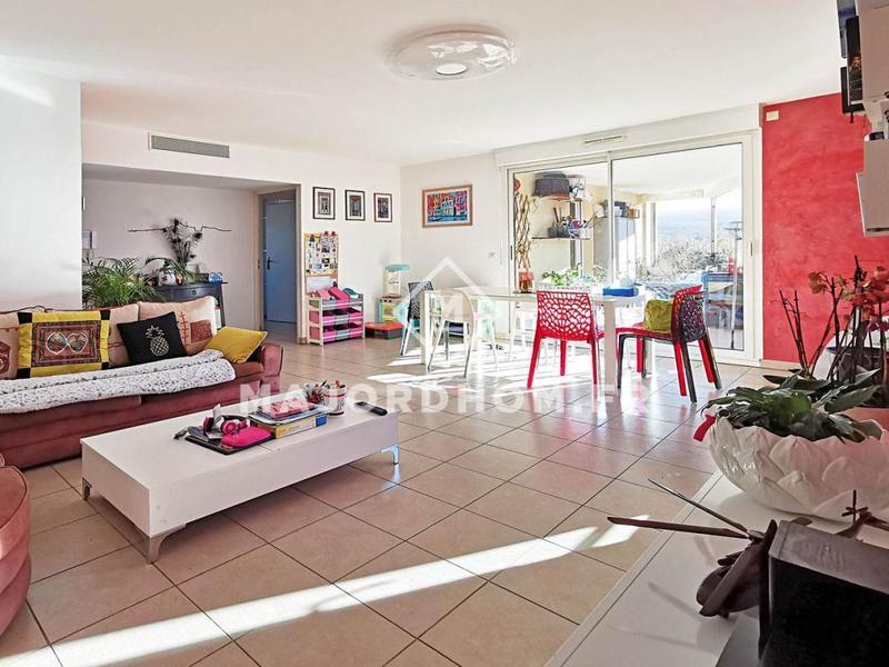 Appartement - 93 m² - 4 pièces