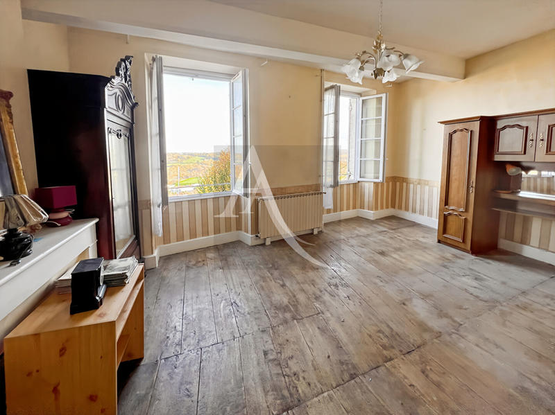 Maison - 250 m² - 9 pièces