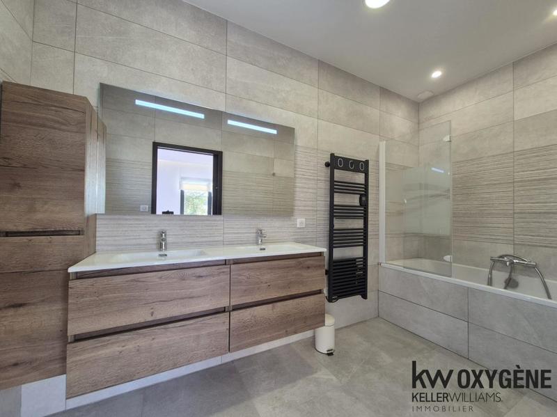 Maison - 232 m² - 6 pièces