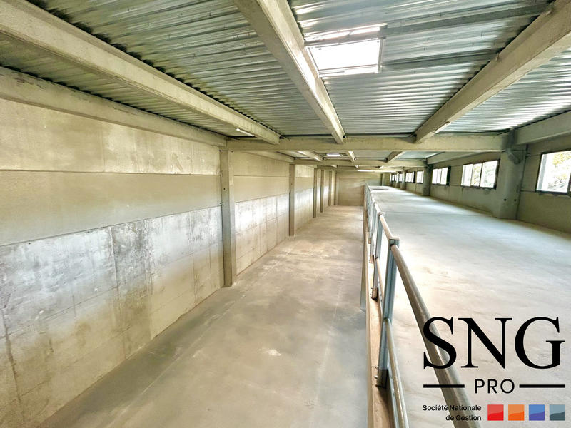 Entrepôt - 309 m²