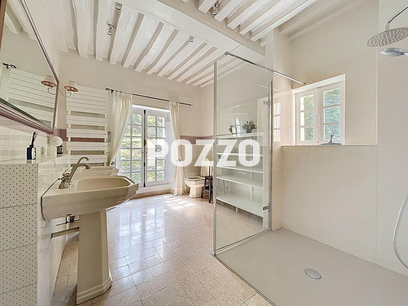 Maison - 340 m² - 11 pièces