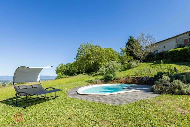 Corps de ferme - 700 m² - 17 pièces