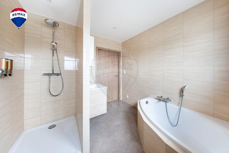 Maison - 228 m² - 6 pièces