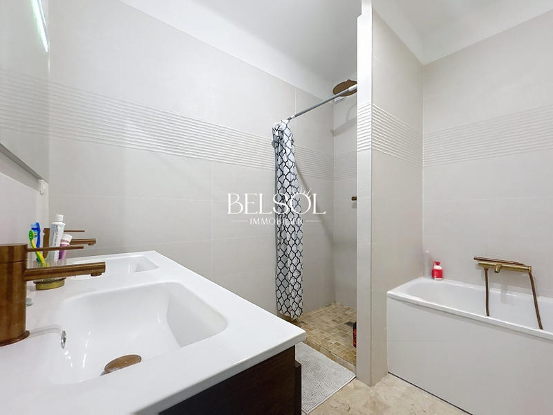 Appartement - 100 m² - 4 pièces