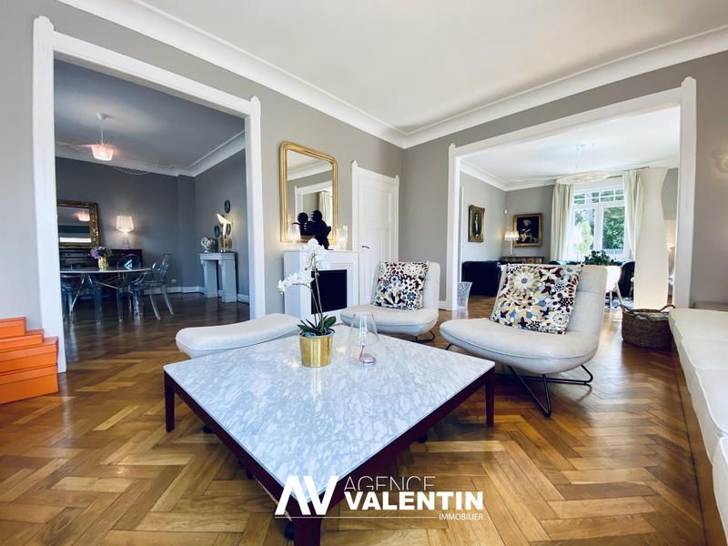 Maison - 282 m² - 8 pièces