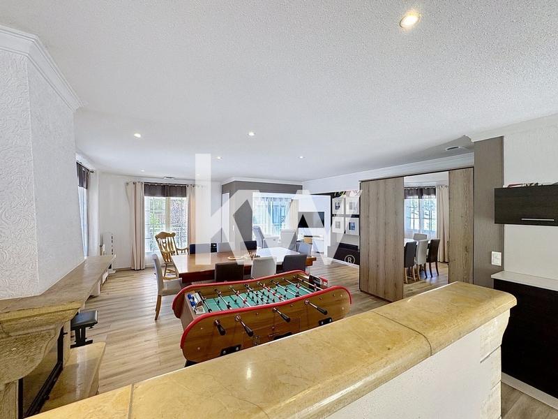 Maison - 245 m² - 8 pièces