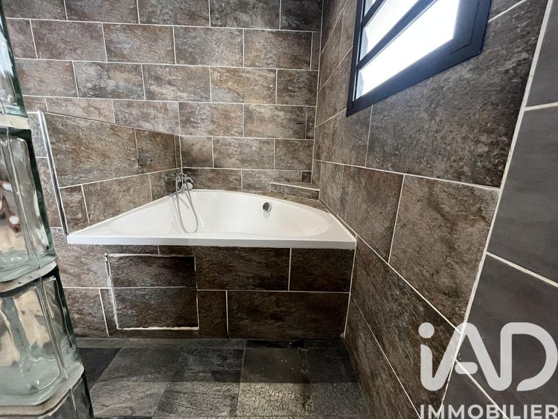 Maison - 237 m² - 8 pièces