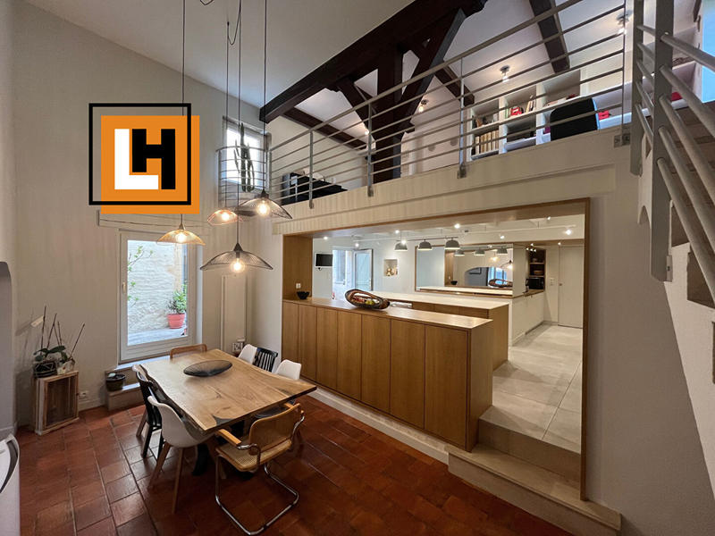 Maison - 317 m² - 7 pièces