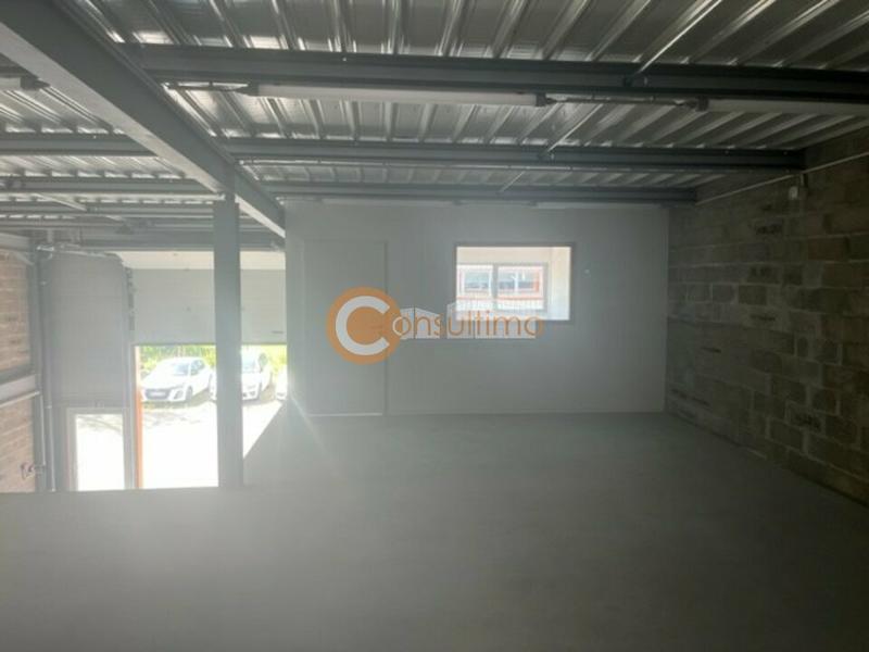 Local d'activité / Entrepôt - 258 m²