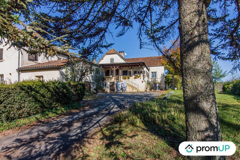 Maison - 260 m² - 6 pièces