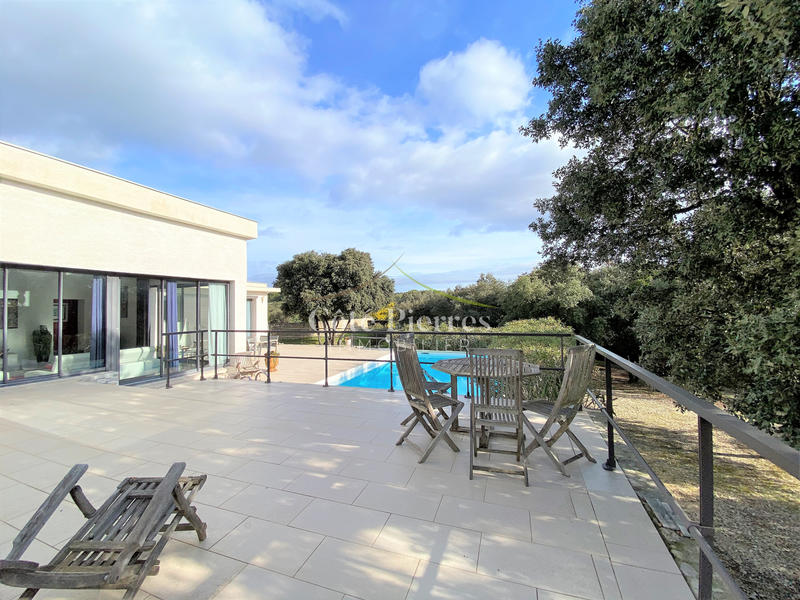 Maison - 220 m² - 6 pièces