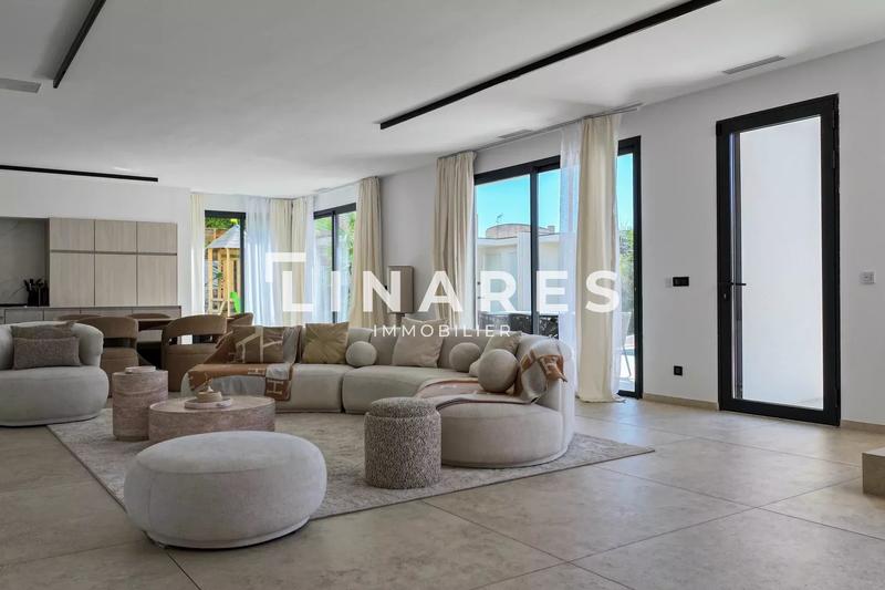 Maison - 230 m² - 5 pièces