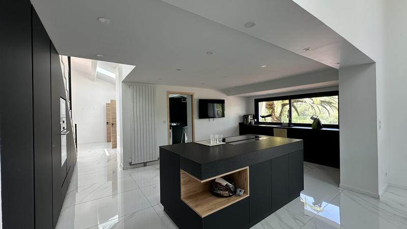 Maison - 322 m² - 9 pièces