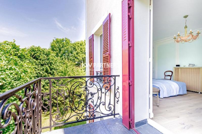 Maison bourgeoise - 256 m² - 9 pièces