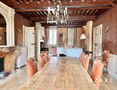 Maison - 266 m² - 7 pièces