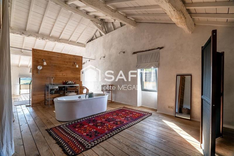 Maison - 450 m² - 6 pièces