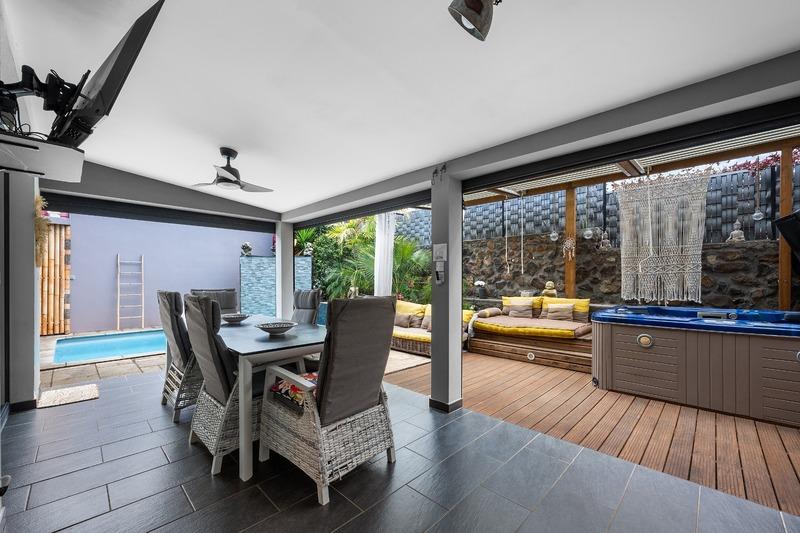 Maison - 230 m² - 11 pièces