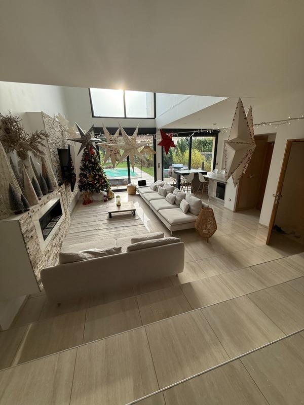 Maison - 253 m² - 11 pièces