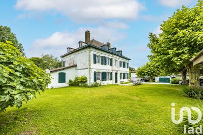 Maison - 383 m² - 11 pièces