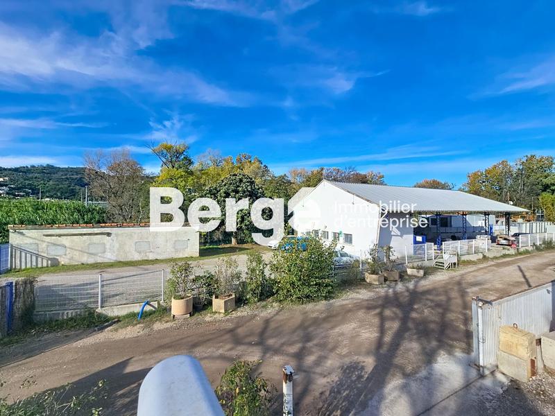 Terrain commercial - 2 000 m²