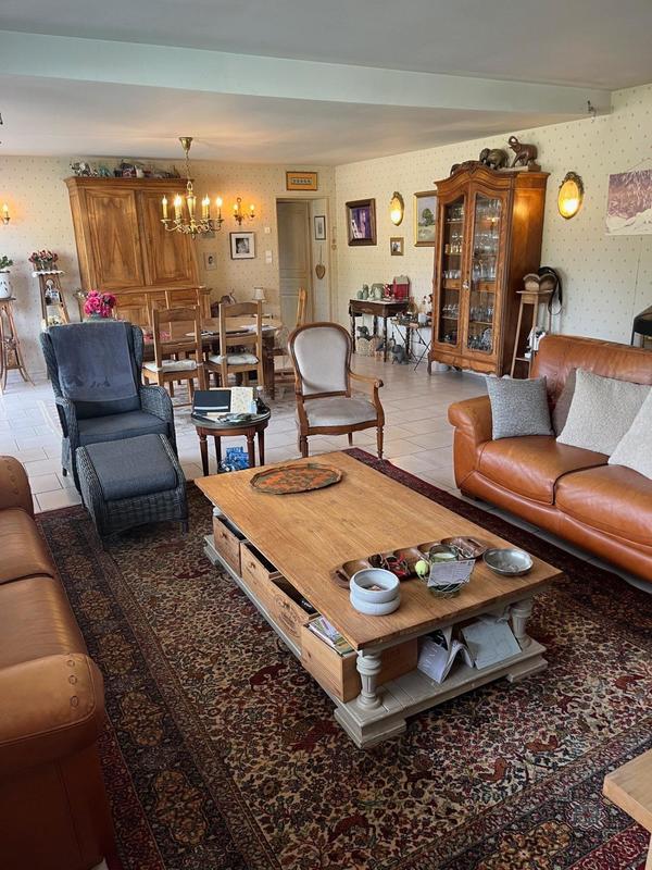 Maison - 201 m² - 9 pièces