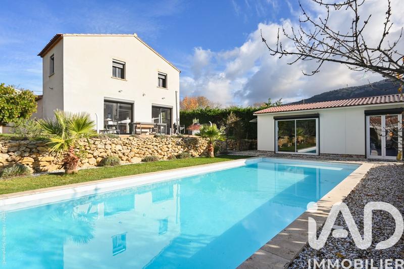 Maison - 180 m² - 8 pièces