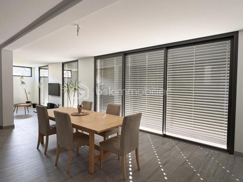 Maison - 140 m² - 5 pièces