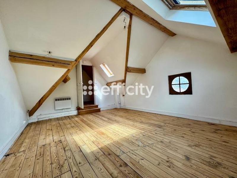 Maison - 270 m² - 11 pièces