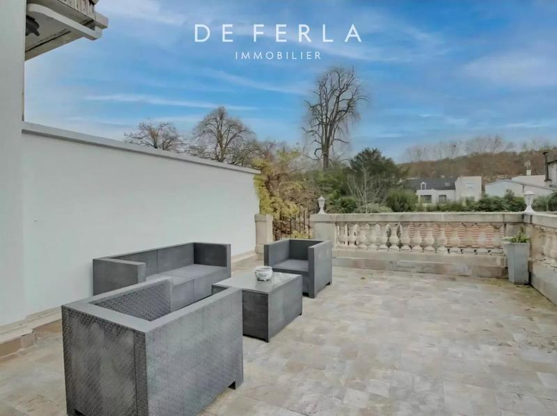 Demeure - 200 m² - 7 pièces