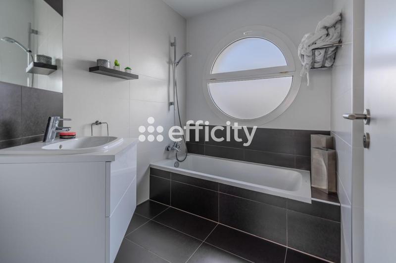 Maison - 128 m² - 4 pièces