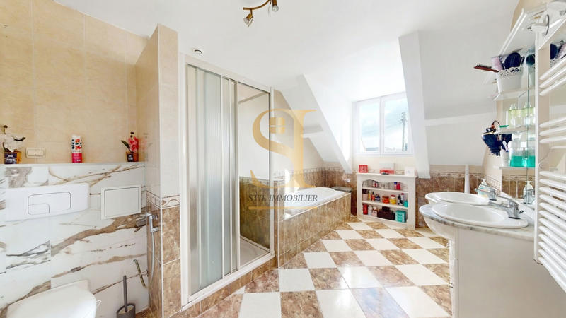 Maison - 130 m² - 7 pièces