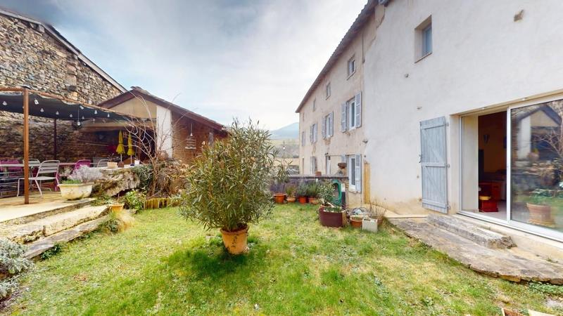 Maison - 240 m² - 5 pièces