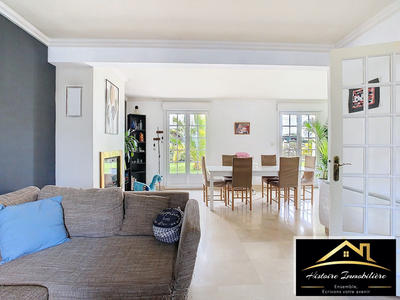 Maison traditionnelle - 125 m² - 8 pièces