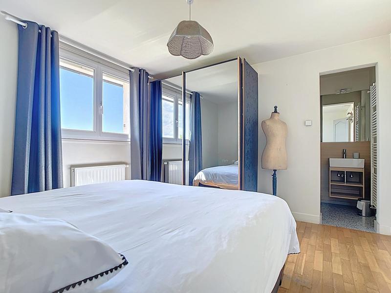 Maison - 266 m² - 8 pièces