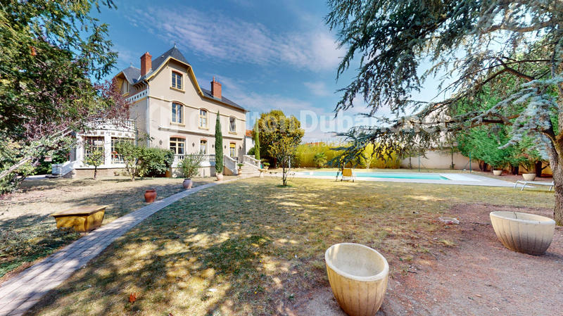 Maison - 299 m² - 7 pièces