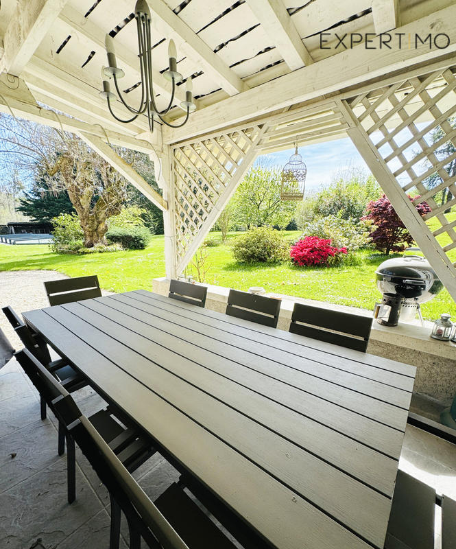 Propriété - 391 m² - 9 pièces