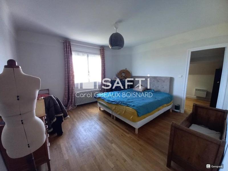 Maison - 180 m² - 8 pièces