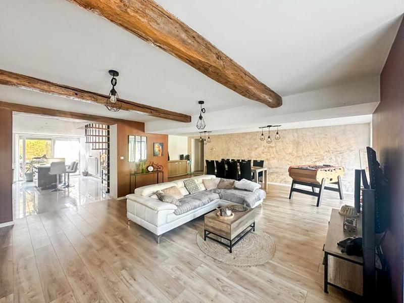 Maison - 250 m² - 10 pièces