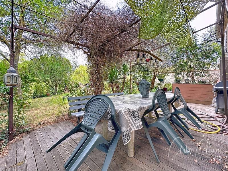 Maison - 253 m² - 8 pièces