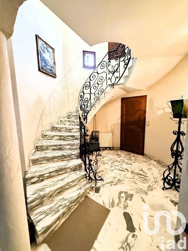 Maison - 240 m² - 10 pièces