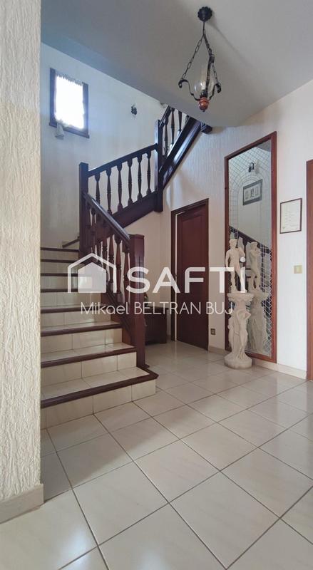 Maison - 250 m² - 8 pièces