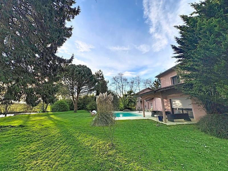 Maison - 213 m² - 6 pièces