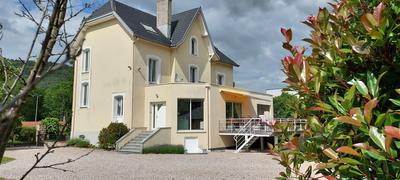 Maison - 210 m² - 7 pièces