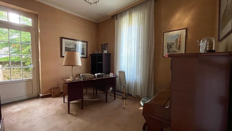 Maison - 210 m² - 11 pièces