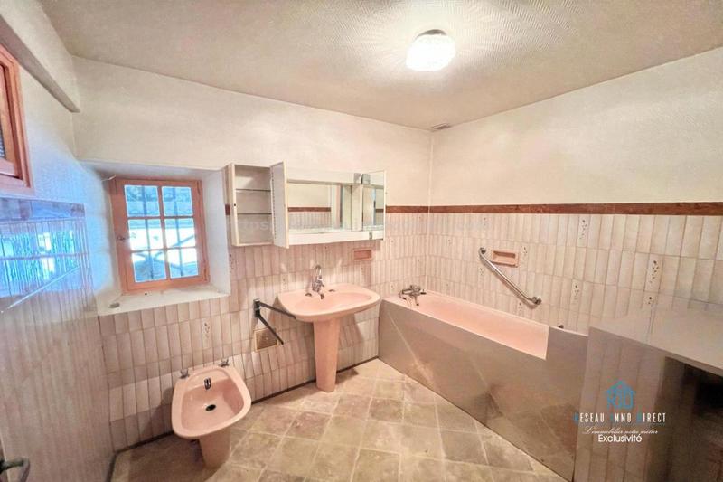 Maison en pierre - 242 m² - 9 pièces