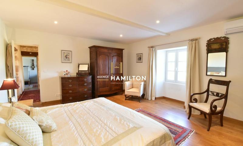 Maison - 270 m² - 7 pièces