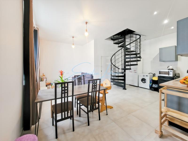 Immeuble - 92 m² - 6 pièces