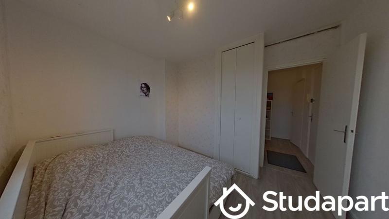 Chambre - 77 m² - 1 pièce